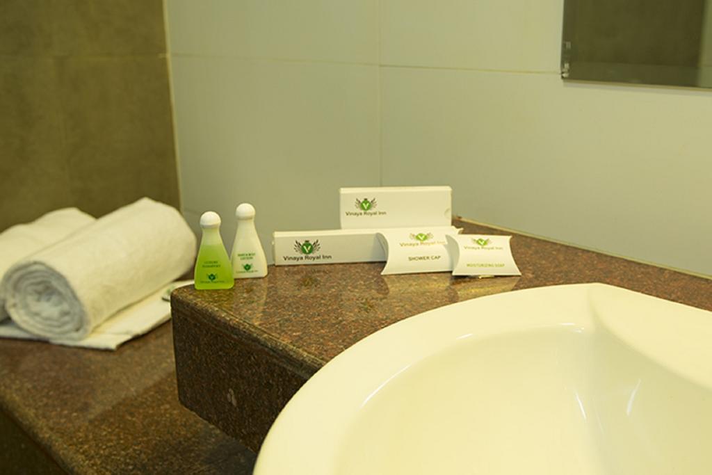 Vinaya Royal Inn Kammasandra Номер фото