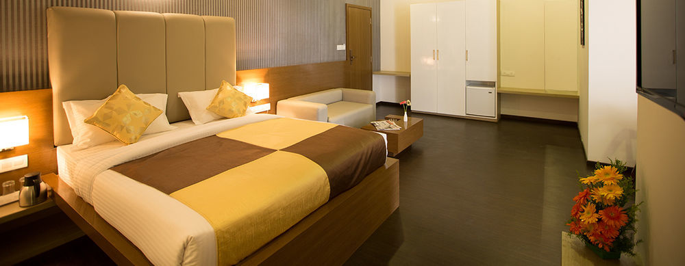 Vinaya Royal Inn Kammasandra Экстерьер фото