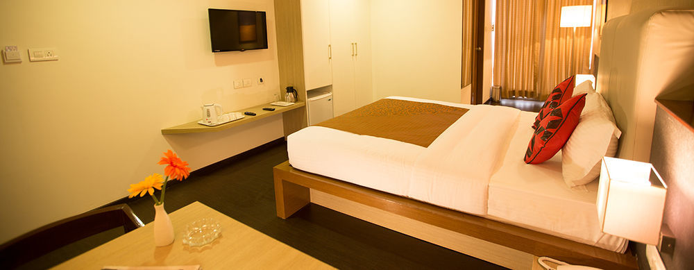 Vinaya Royal Inn Kammasandra Экстерьер фото